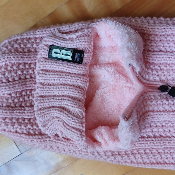 NWOT Winter hat for kids and adults - Picture 2 of 6